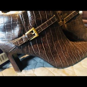 Women’s Enzo Angiolini Brown Leather Croc low Boot
